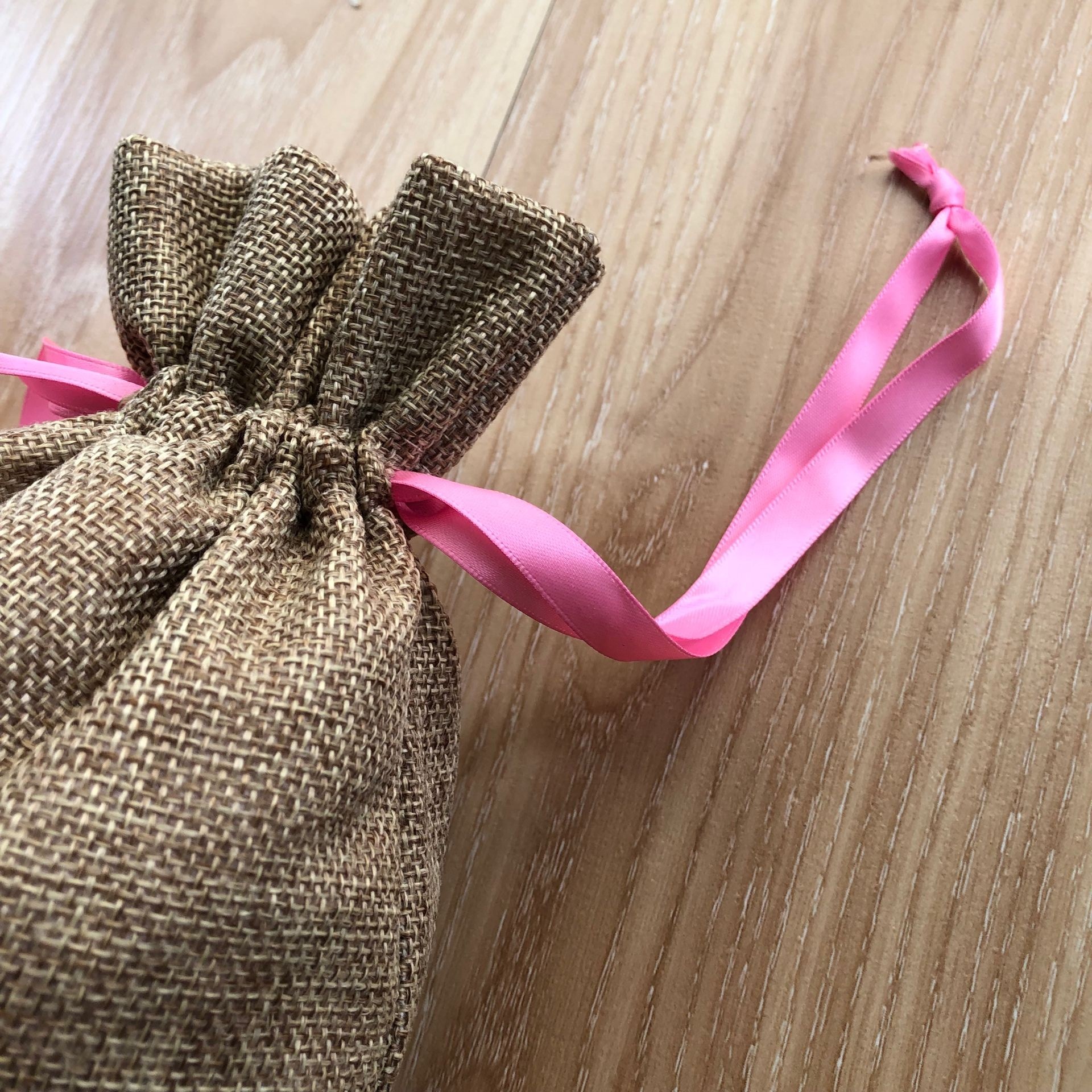 Jute wine bag with custom logo for gift packaging