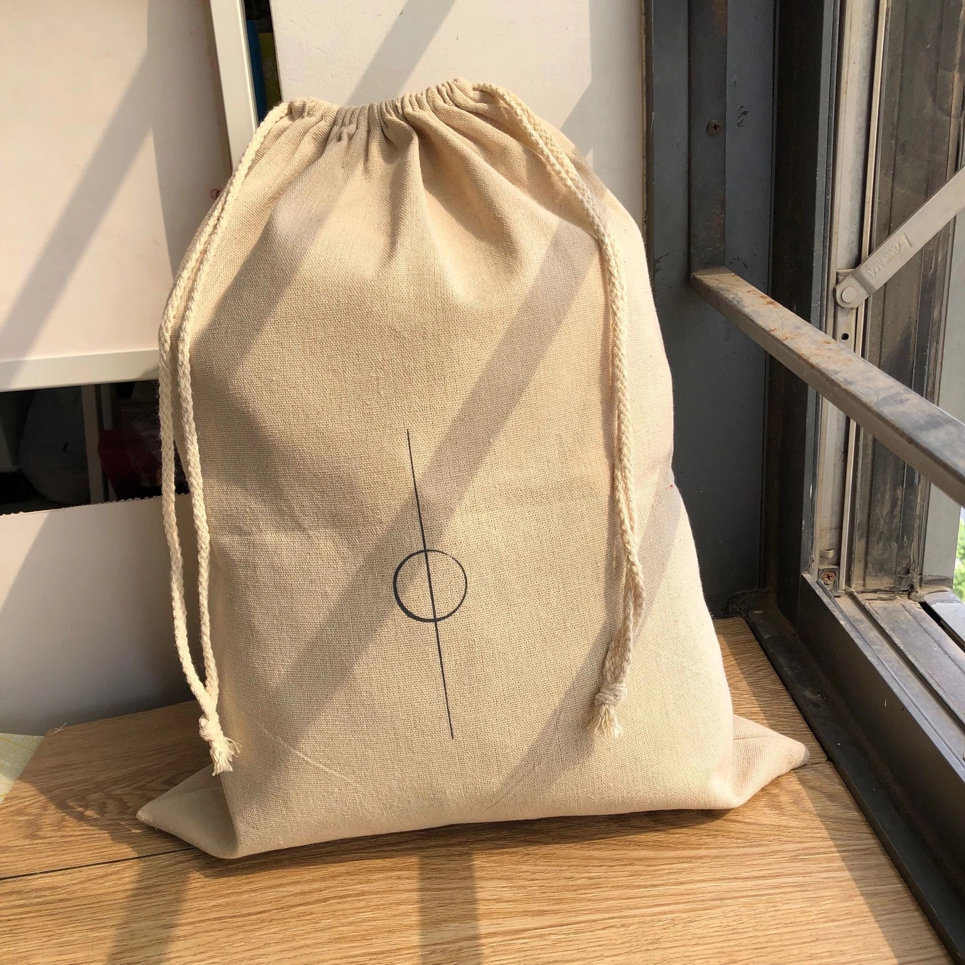 Jute tote bag with custom logo for retail and events